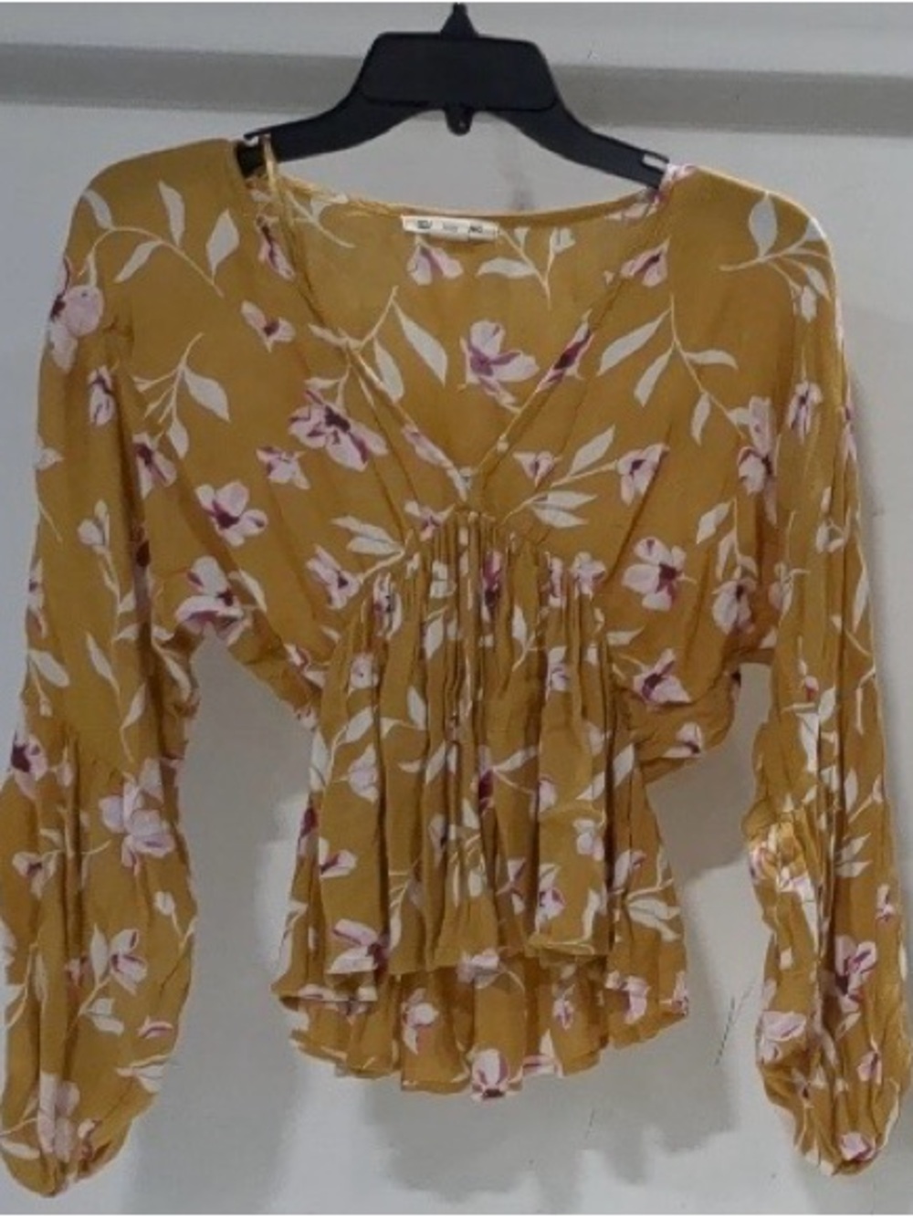 Billabong Mustard Floral LS Flowy VNeck Cinch Waist Blouse. Sz M